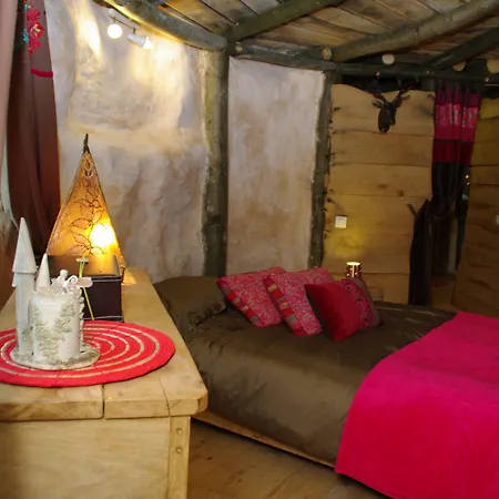 Couette-café Le Nid Dans Les Bruyères 3*